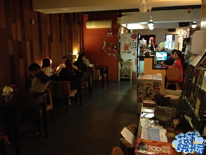 【花蓮市美食】OOPS驚奇咖啡 | 空間設計裝潢處處充滿驚奇的簡餐咖啡店 花蓮好好玩