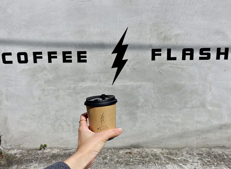 【花蓮市美食】快閃咖啡Coffee Flash | 隱身巷弄外帶咖啡小店 花蓮好好玩