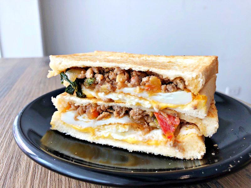 【花蓮市美食】老司機創意三明治 | 超酷皮蛋肉鬆三明治!!! 你敢挑戰嗎？ 花蓮好好玩